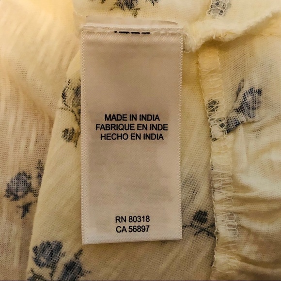 NWT Lucky Brand Cream Floral V Neck Ruffle Blouse Size Medium - Picture 7 of 9